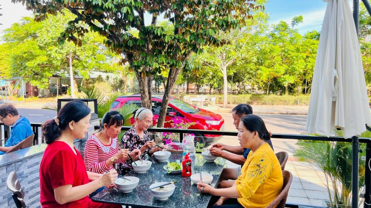 The Track Homestay - Near Bai Dai Beach Cam Lam Buitenkant foto