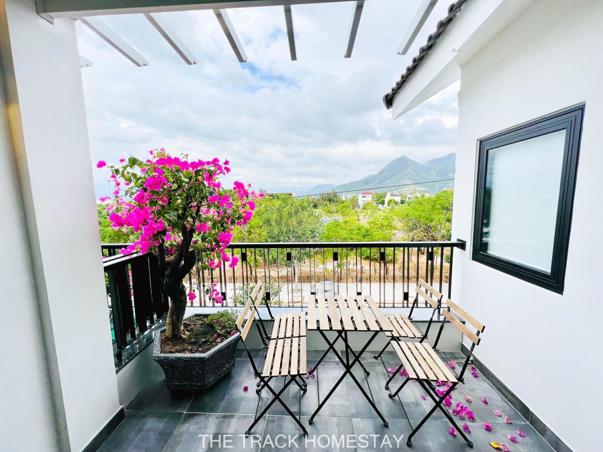 The Track Homestay - Near Bai Dai Beach Cam Lam Buitenkant foto